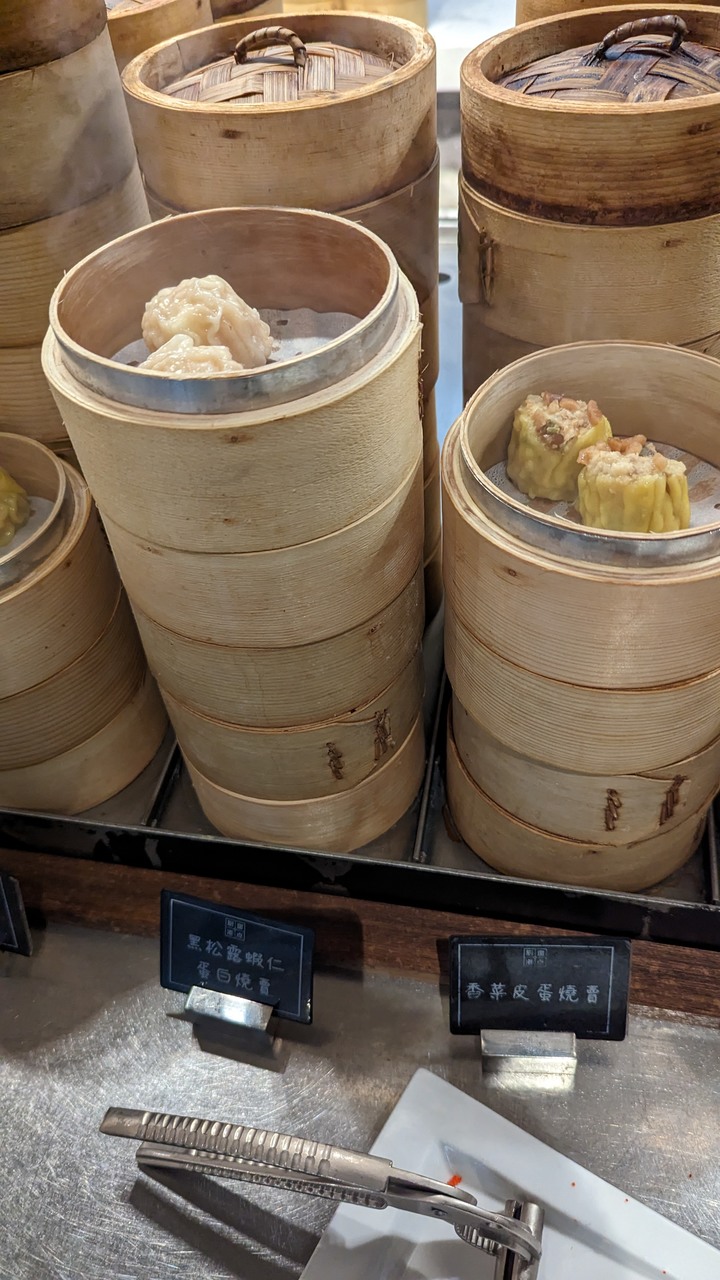 【小惡魔好玩兔U】初三走春 - 廚窗港點士林官邸店 / 雙溪公園 / 大直美麗華百樂園巧遇糖果魔法森林巨無霸氣墊遊樂場