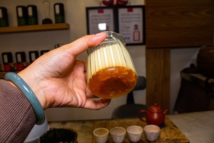 鹽埕特色小茶館,像品酒般的品茶模式!泡茶喝茶新體驗