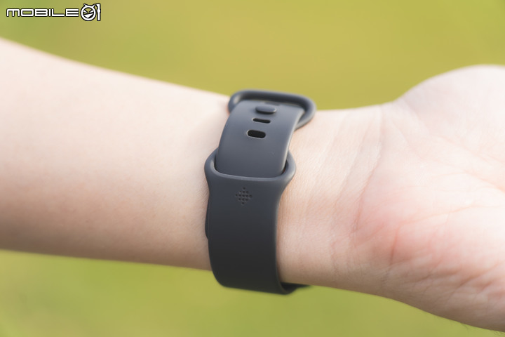 Fitbit Sense 2進階智慧腕錶開箱|科技配置再進化 價格調降是最大亮點!