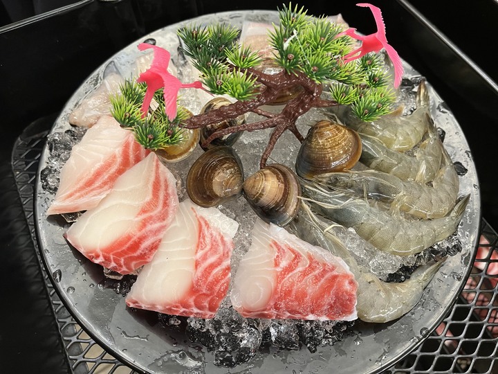 [食記] 若羚珍饌重慶麻辣火鍋，台灣基隆信義，香麻辣火鍋搭配新鮮肉類及海鮮！