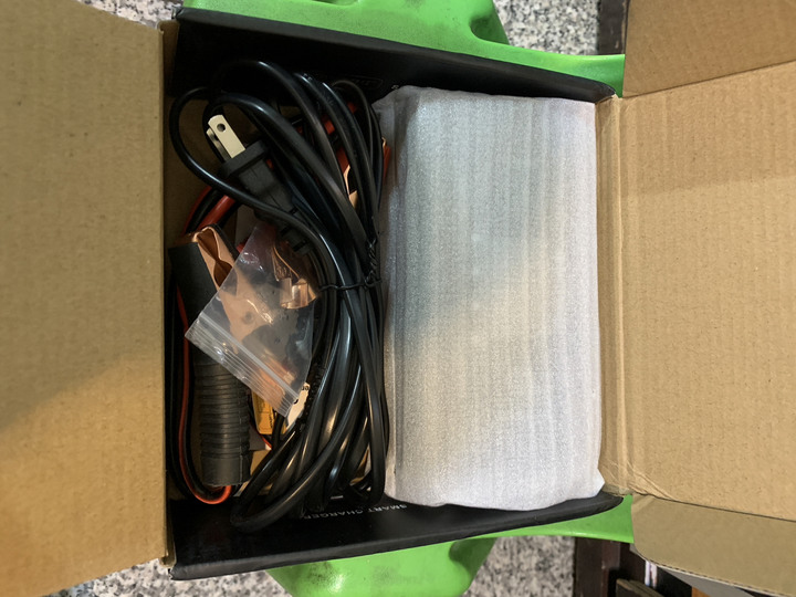 點我看大圖 蝦皮境外電池充電器開箱大烙賽