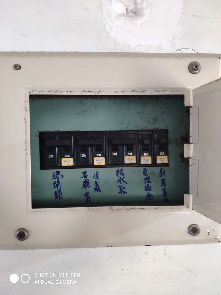 頂樓加蓋配電箱疑問