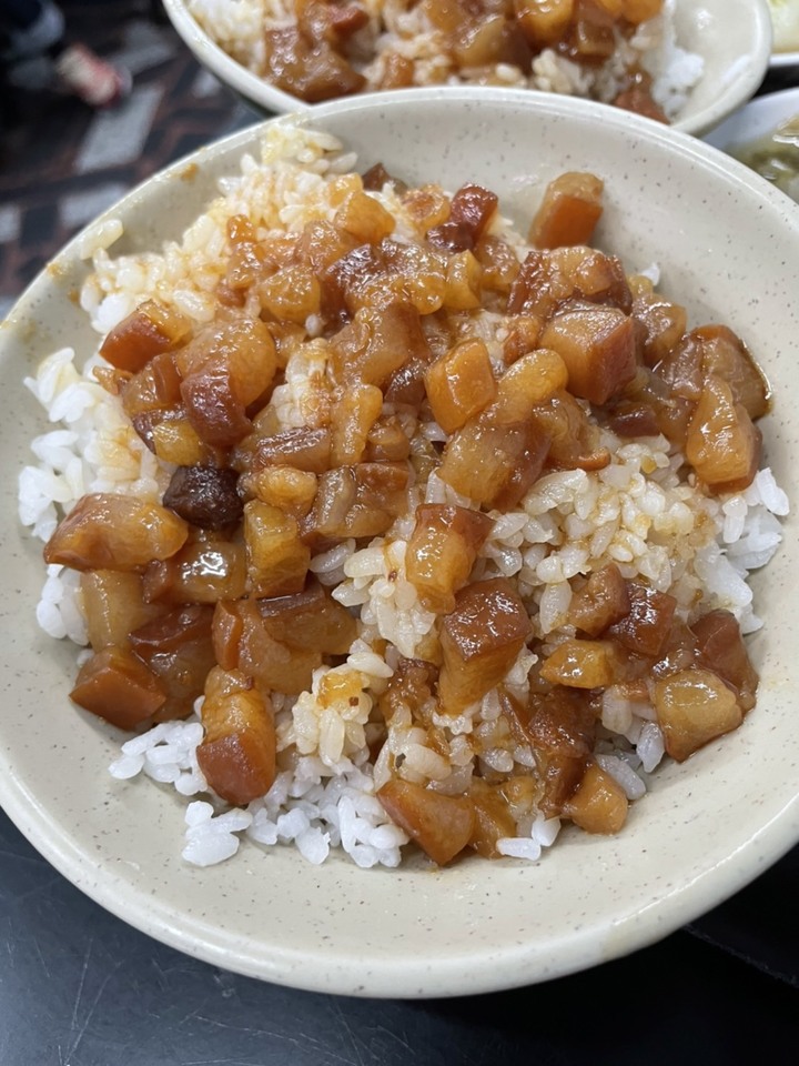終於吃到這家滷肉飯