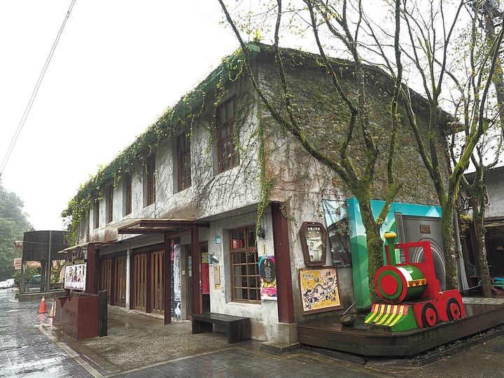 菁桐車站與老街、平溪車站與老街、平溪公園頂歷史建築群、十分車站與天燈鐵道街,及各站間DR1000型柴油客車搭乘紀錄 — 「鐵道旅行•幸福美好111」紀念章戳收集紀錄之平溪支線