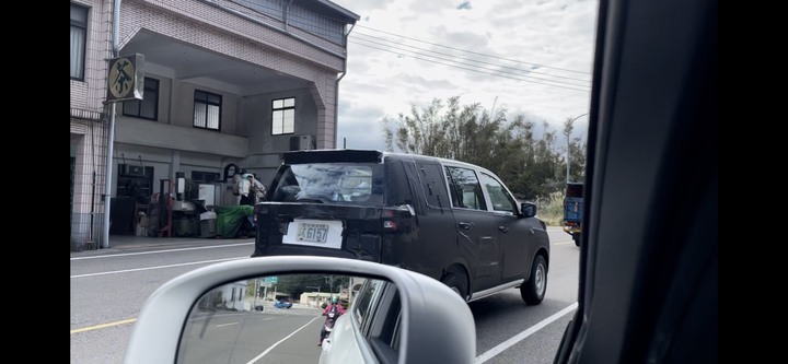 請教這是什麼車