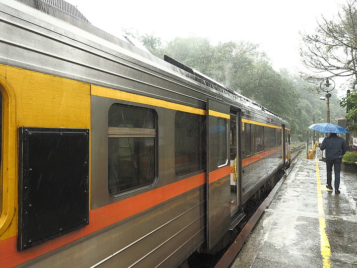 菁桐車站與老街、平溪車站與老街、平溪公園頂歷史建築群、十分車站與天燈鐵道街,及各站間DR1000型柴油客車搭乘紀錄 — 「鐵道旅行•幸福美好111」紀念章戳收集紀錄之平溪支線