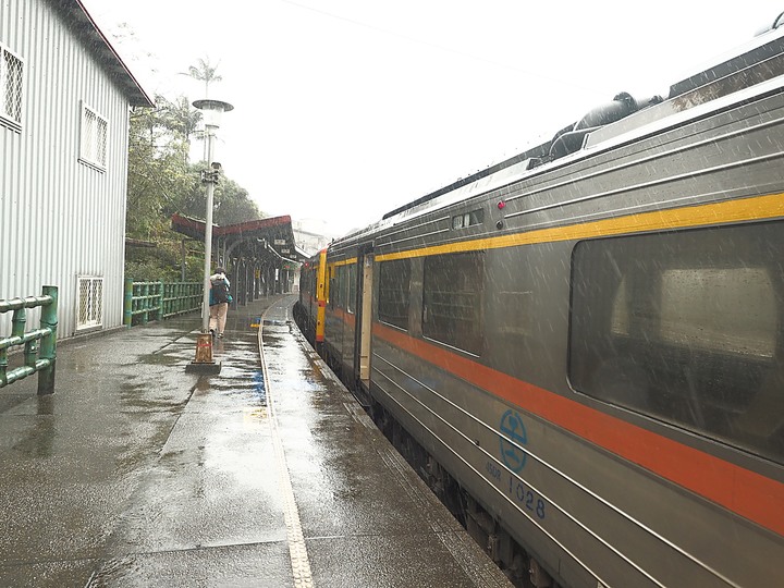 菁桐車站與老街、平溪車站與老街、平溪公園頂歷史建築群、十分車站與天燈鐵道街,及各站間DR1000型柴油客車搭乘紀錄 — 「鐵道旅行•幸福美好111」紀念章戳收集紀錄之平溪支線
