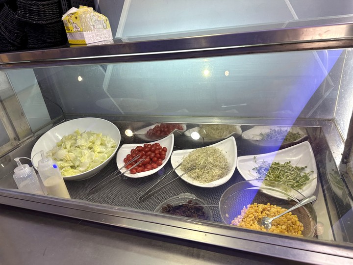 【小惡魔好玩兔U】🐰【食記】靚牛排讓你在太空享受科幻餐點@新竹竹北