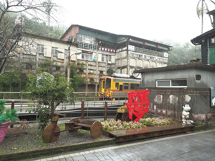 菁桐車站與老街、平溪車站與老街、平溪公園頂歷史建築群、十分車站與天燈鐵道街,及各站間DR1000型柴油客車搭乘紀錄 — 「鐵道旅行•幸福美好111」紀念章戳收集紀錄之平溪支線