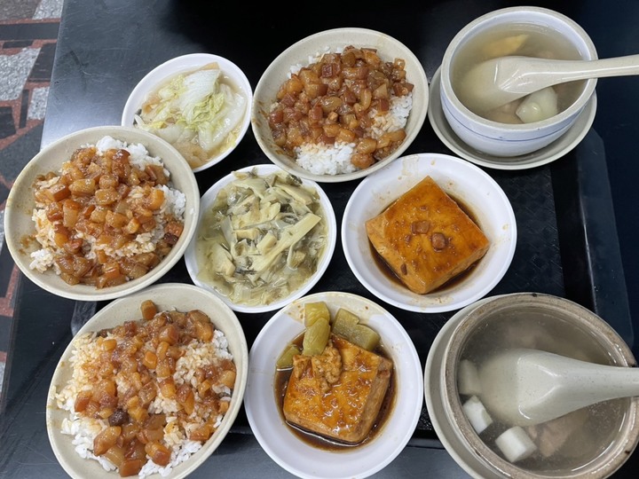 終於吃到這家滷肉飯