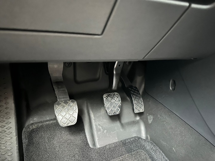 新貨車開箱 Caddy Cargo 六速手排後雙開門~爽