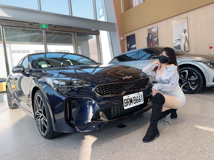 買了最入門小車,來試試KIA最旗艦轎跑車~~