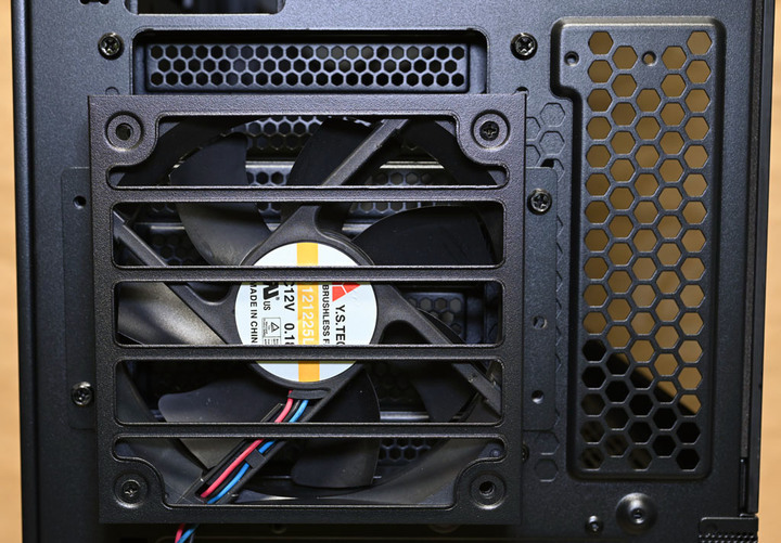 LIAN LI聯力LANCOOL 216 RGB機殼開箱