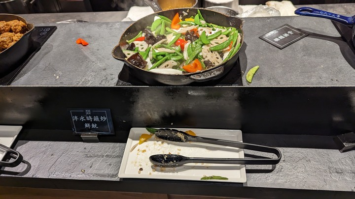 【小惡魔好玩兔U】初三走春 - 廚窗港點士林官邸店 / 雙溪公園 / 大直美麗華百樂園巧遇糖果魔法森林巨無霸氣墊遊樂場
