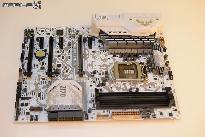 點我看大圖 白色控高階之選 ROG Maximus Z790 APEX 開箱