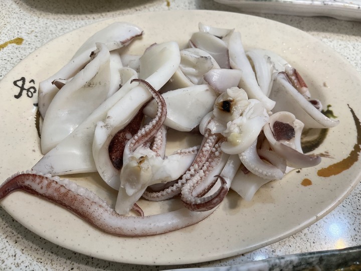 [食記] 長榮小吃，台灣新北瑞芳，香酥蒜香小卷及新鮮川燙透抽
