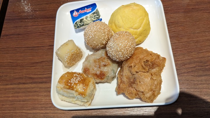 【小惡魔好玩兔U】初三走春 - 廚窗港點士林官邸店 / 雙溪公園 / 大直美麗華百樂園巧遇糖果魔法森林巨無霸氣墊遊樂場