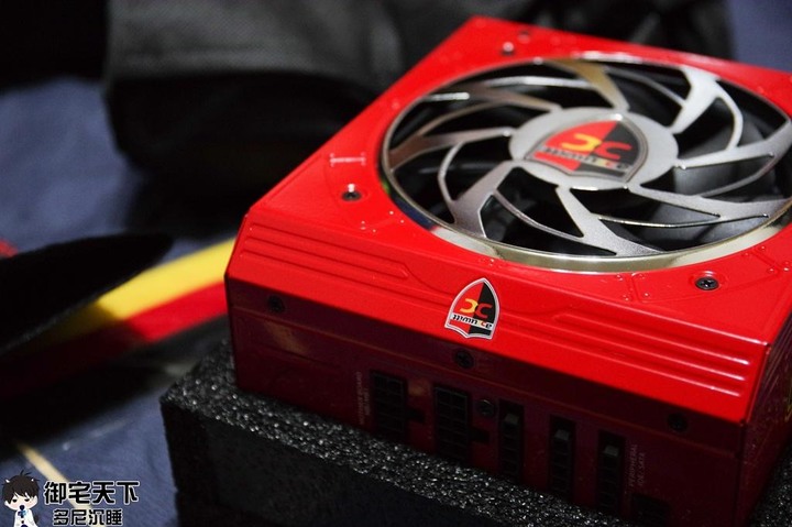 開箱|【accuwitt】GRAND RIGID GT850GF - 超美電供界紅色彗星,ATX 3.0 次世代電源供應器!