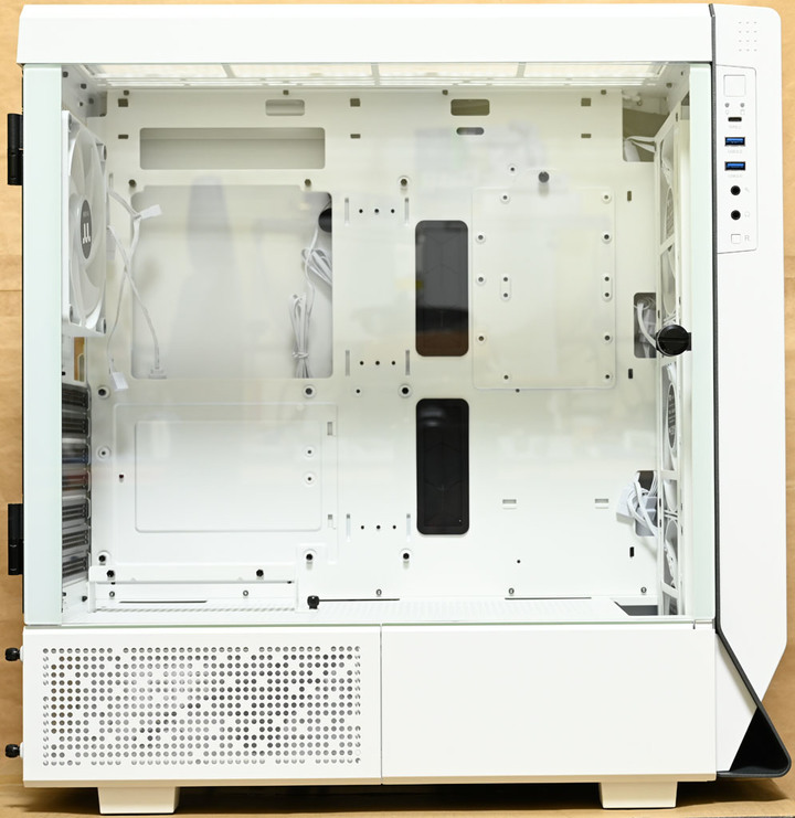 thermaltake勁透Ceres 500 TG ARGB機殼開箱