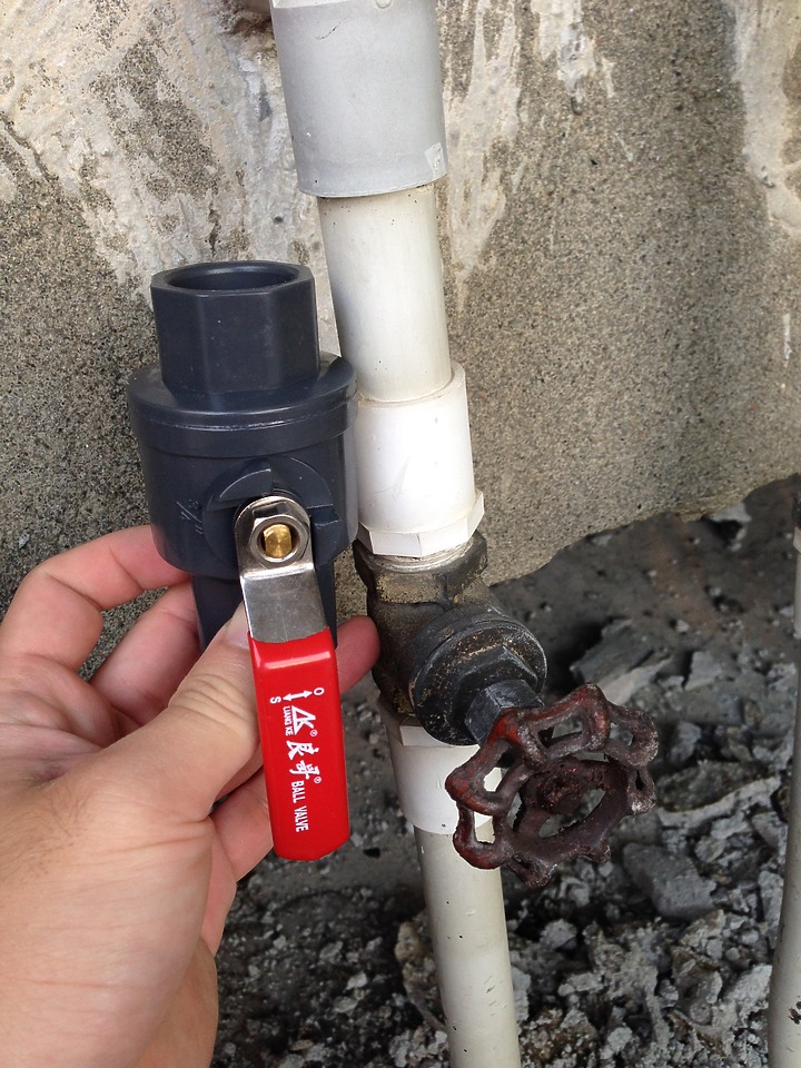 2018年-頂樓水塔DIY改管 [圖多] (更新4年半後追蹤-2023現況)