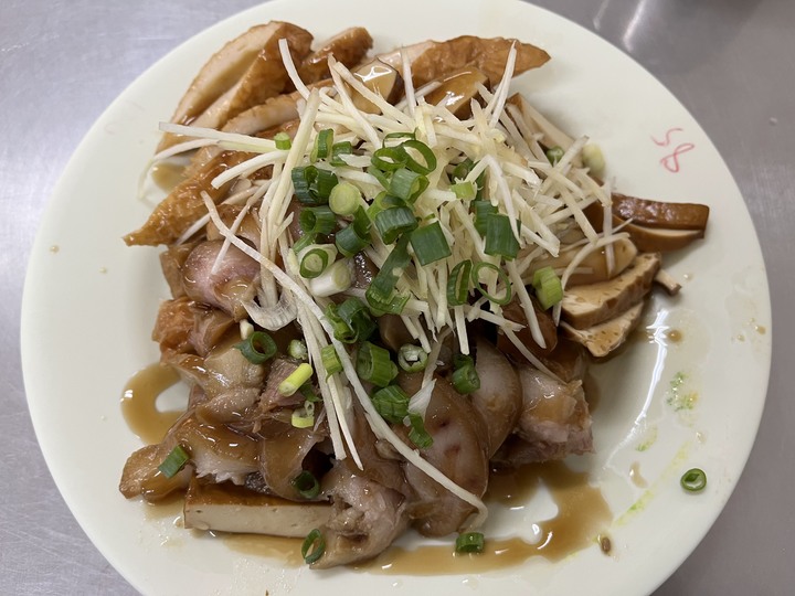 [食記] 智光乾拌麵，台灣基隆中正，入味好吃的滷味搭配乾麵