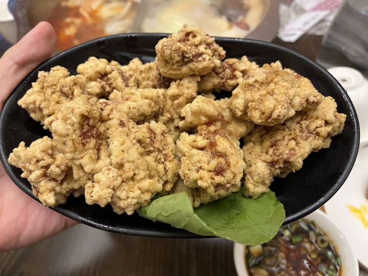 [食記] 若羚珍饌重慶麻辣火鍋，台灣基隆信義，香麻辣火鍋搭配新鮮肉類及海鮮！
