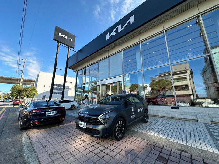 買了最入門小車,來試試KIA最旗艦轎跑車~~