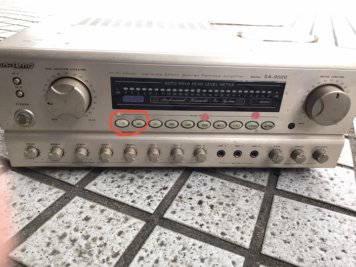 擴大機切換輸入頻道沒聲音，有時斷斷續續的