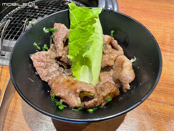 【小惡魔好玩兔U】過年一定要大魚大肉的啦~快來上村牧場吃日本和牛燒肉吧!!