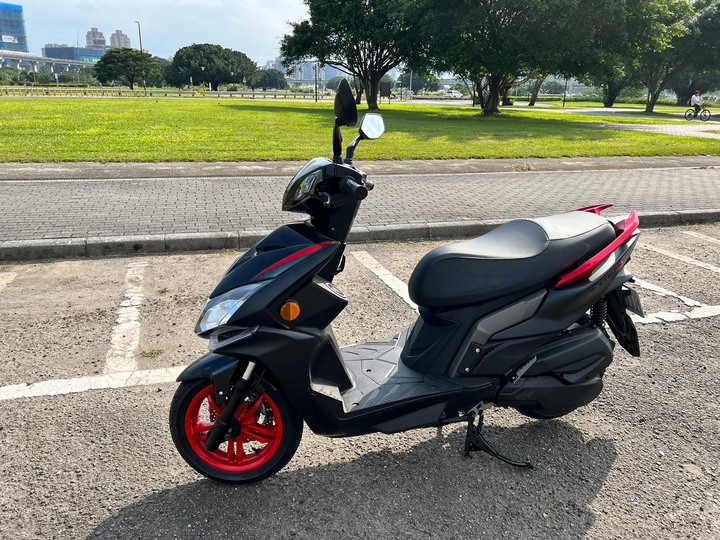 分享 在2023年購入.5k的RACING S 125雙碟版