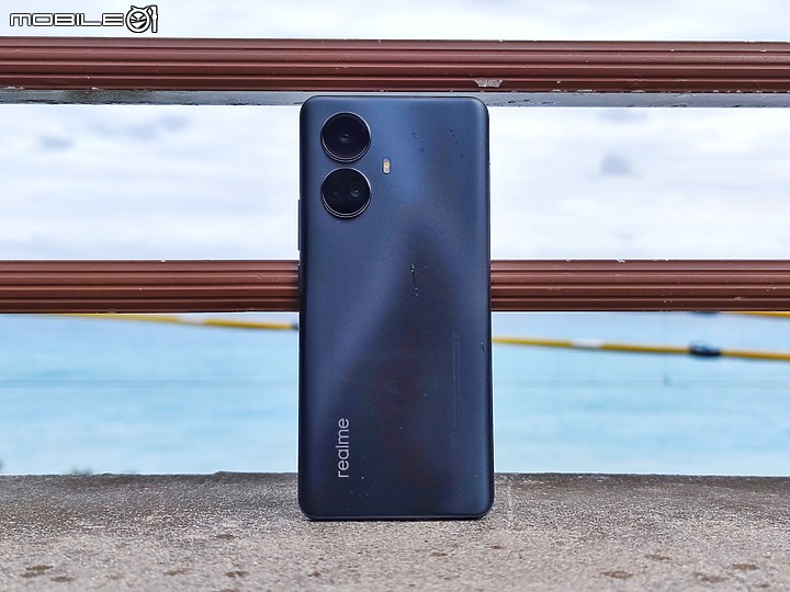 點我看大圖 realme 10 Pro+深度開箱使用心得 – 高質感超窄邊框螢幕,精緻輕巧的輕旗艦手機