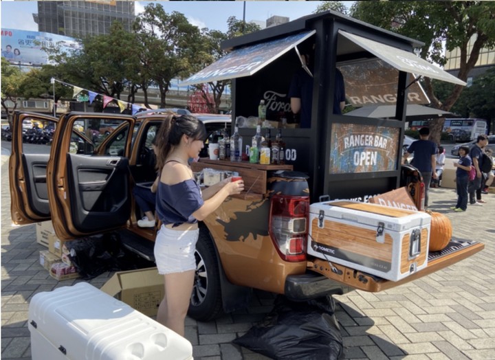 突然有個大膽的想法，開車載家人出遊兼賺旅費？