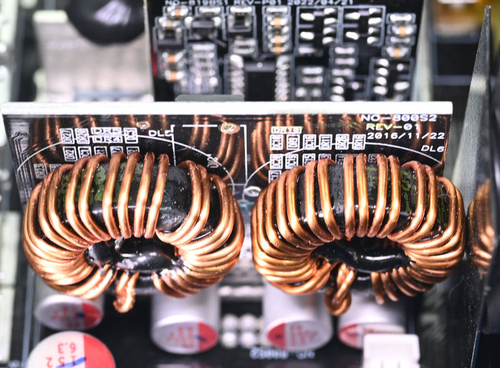 thermaltake TOUGHPOWER GF3 1650W金牌全模組化電源開箱