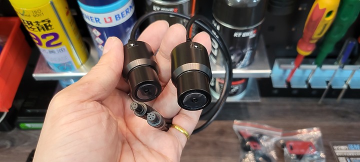 點我看大圖 開箱分享 新車 R15V4 飛樂M92 前後行車紀錄器