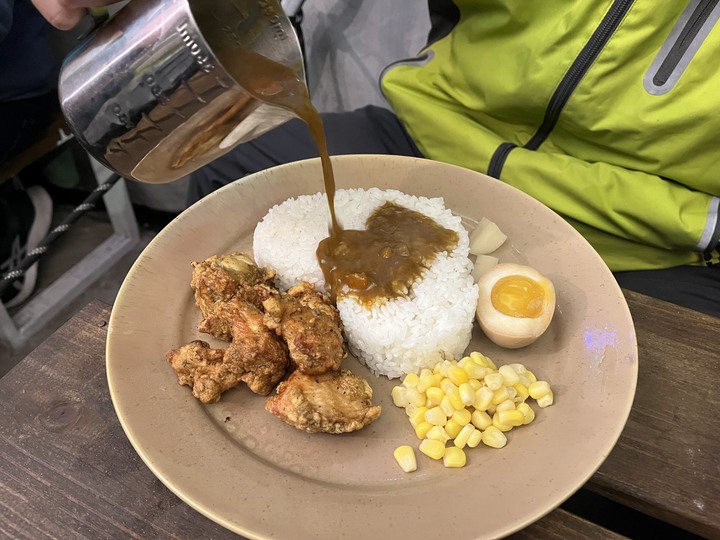 [食記] 豪好吃咖哩，台灣基隆信義，辛香可口咖哩搭配酥脆多汁炸豬排及雞唐揚！