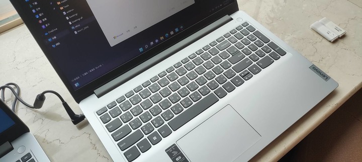 有趣的 Lenovo IdeaPad Slim 1i 雲彩灰 ( N4120) 簡單開箱（可加 M.2 SSD）