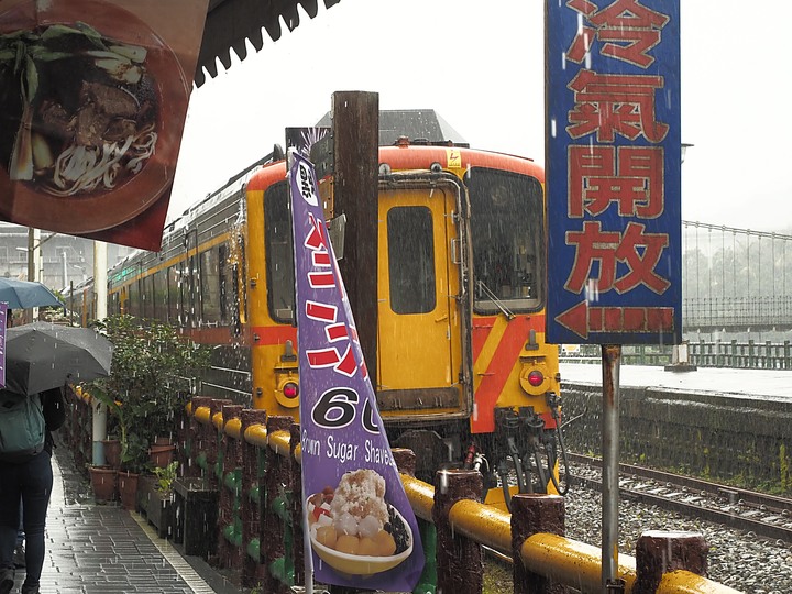 菁桐車站與老街、平溪車站與老街、平溪公園頂歷史建築群、十分車站與天燈鐵道街,及各站間DR1000型柴油客車搭乘紀錄 — 「鐵道旅行•幸福美好111」紀念章戳收集紀錄之平溪支線