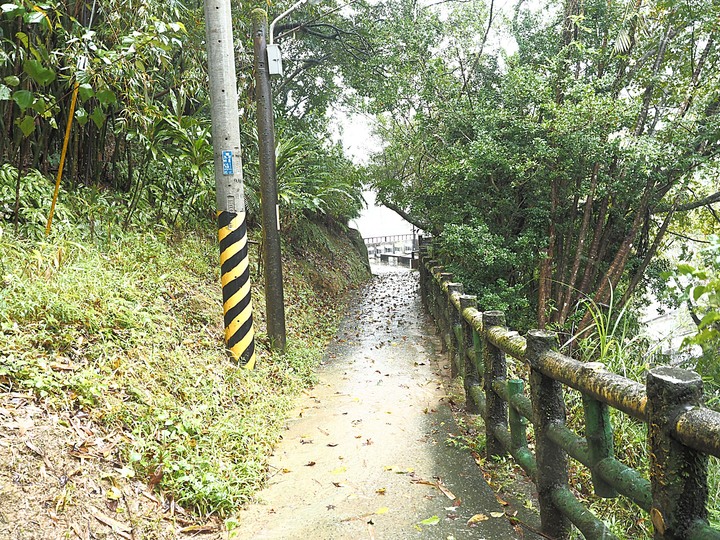 菁桐車站與老街、平溪車站與老街、平溪公園頂歷史建築群、十分車站與天燈鐵道街,及各站間DR1000型柴油客車搭乘紀錄 — 「鐵道旅行•幸福美好111」紀念章戳收集紀錄之平溪支線