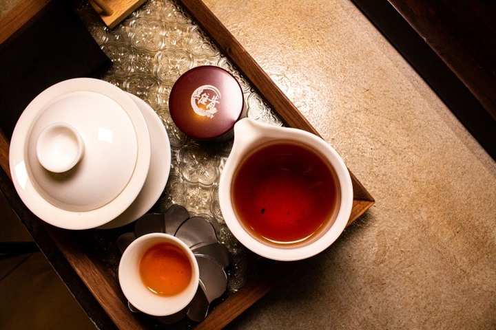 鹽埕特色小茶館,像品酒般的品茶模式!泡茶喝茶新體驗