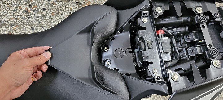 點我看大圖 開箱分享 新車 R15V4 飛樂M92 前後行車紀錄器