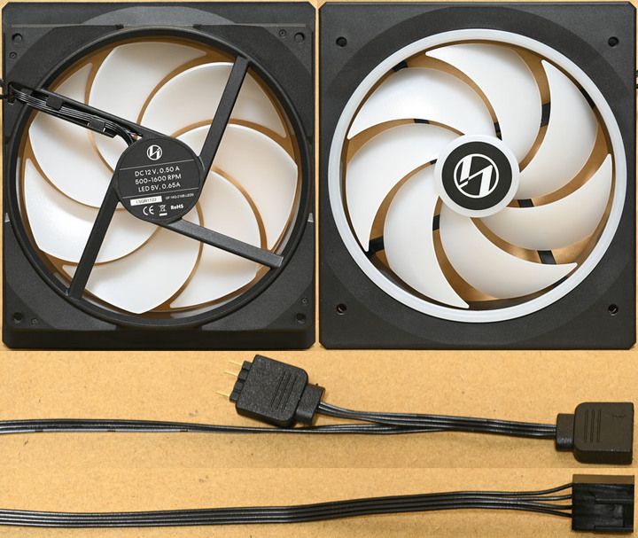 LIAN LI聯力LANCOOL 216 RGB機殼開箱
