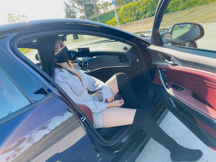 買了最入門小車,來試試KIA最旗艦轎跑車~~