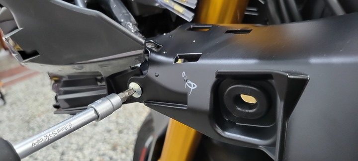 點我看大圖 開箱分享 新車 R15V4 飛樂M92 前後行車紀錄器