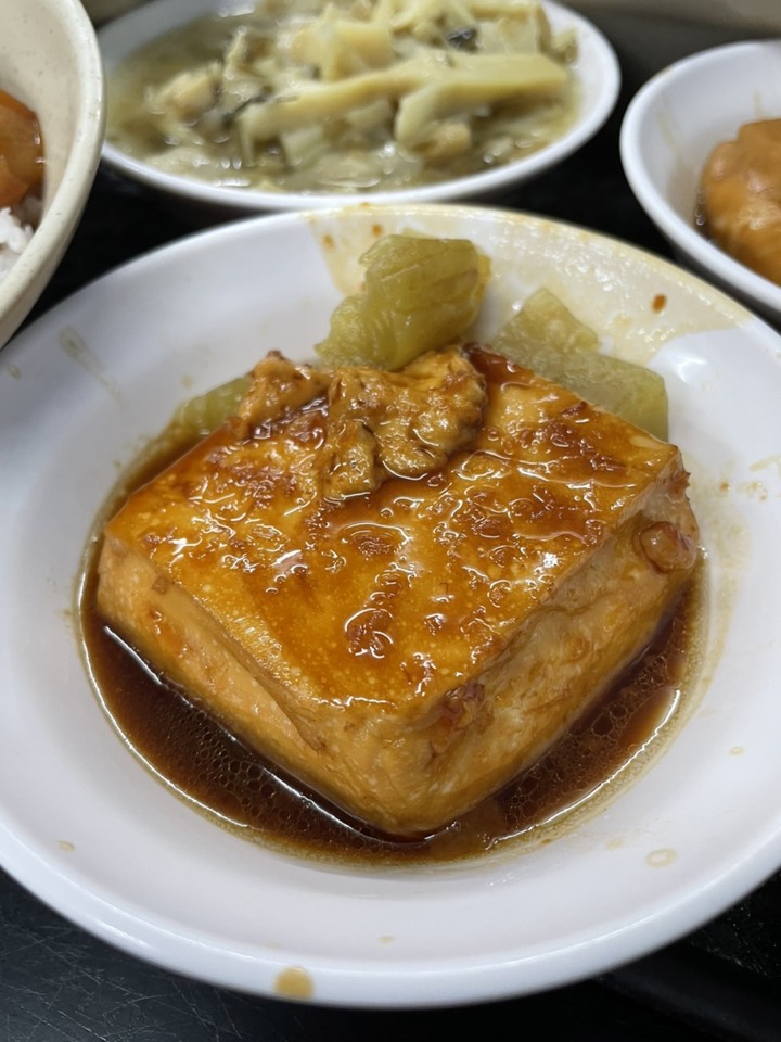 終於吃到這家滷肉飯