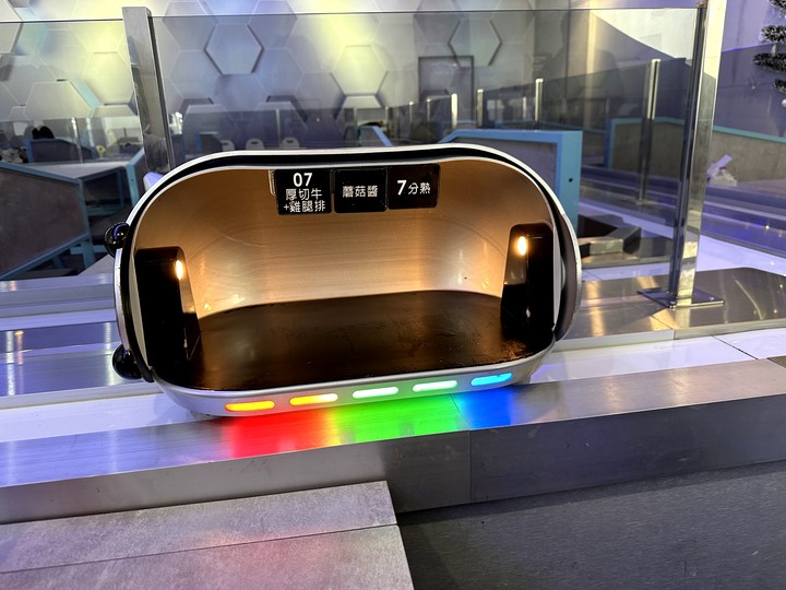 【小惡魔好玩兔U】🐰【食記】靚牛排讓你在太空享受科幻餐點@新竹竹北