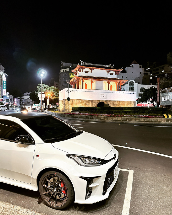 人生第一台Toyota,終於我也換了Yaris