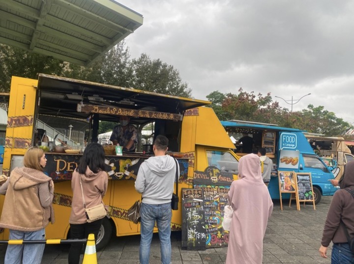 突然有個大膽的想法，開車載家人出遊兼賺旅費？