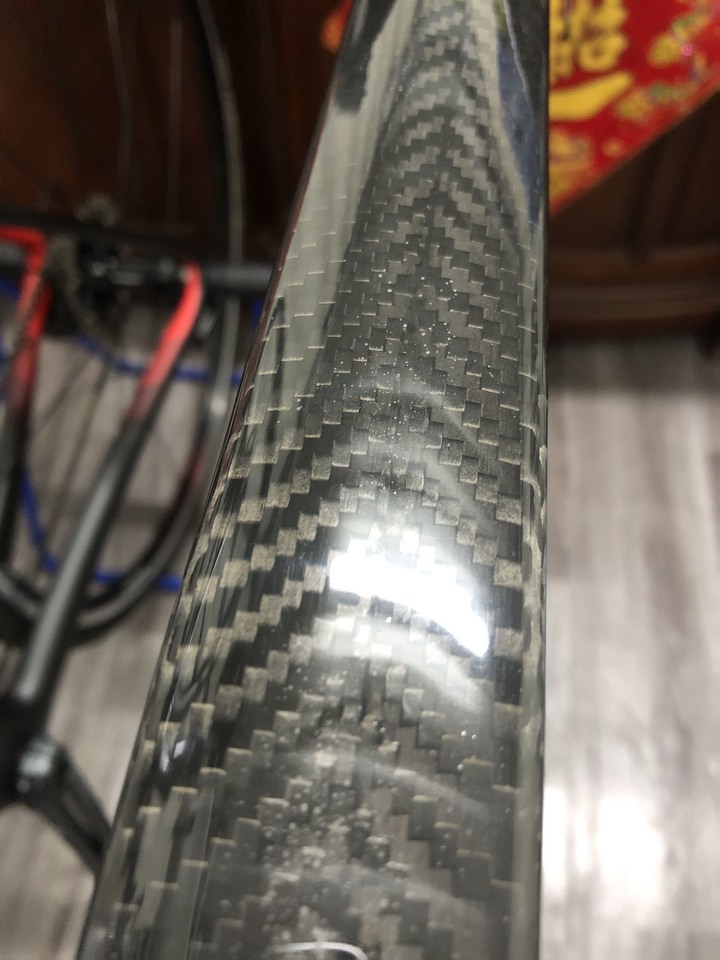 碳纖維亮面車架上蠟後………= =*