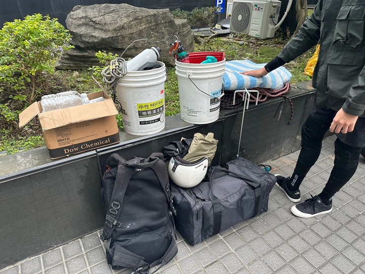 新貨車開箱 Caddy Cargo 六速手排後雙開門~爽