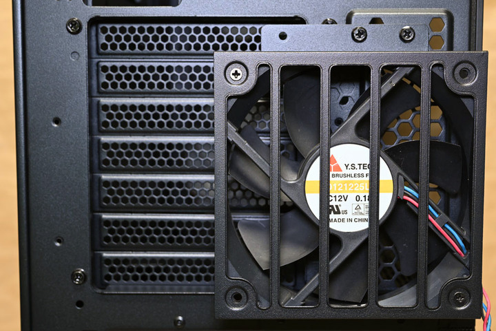 LIAN LI聯力LANCOOL 216 RGB機殼開箱